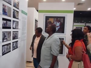 Público en exposición Mujeres africanas