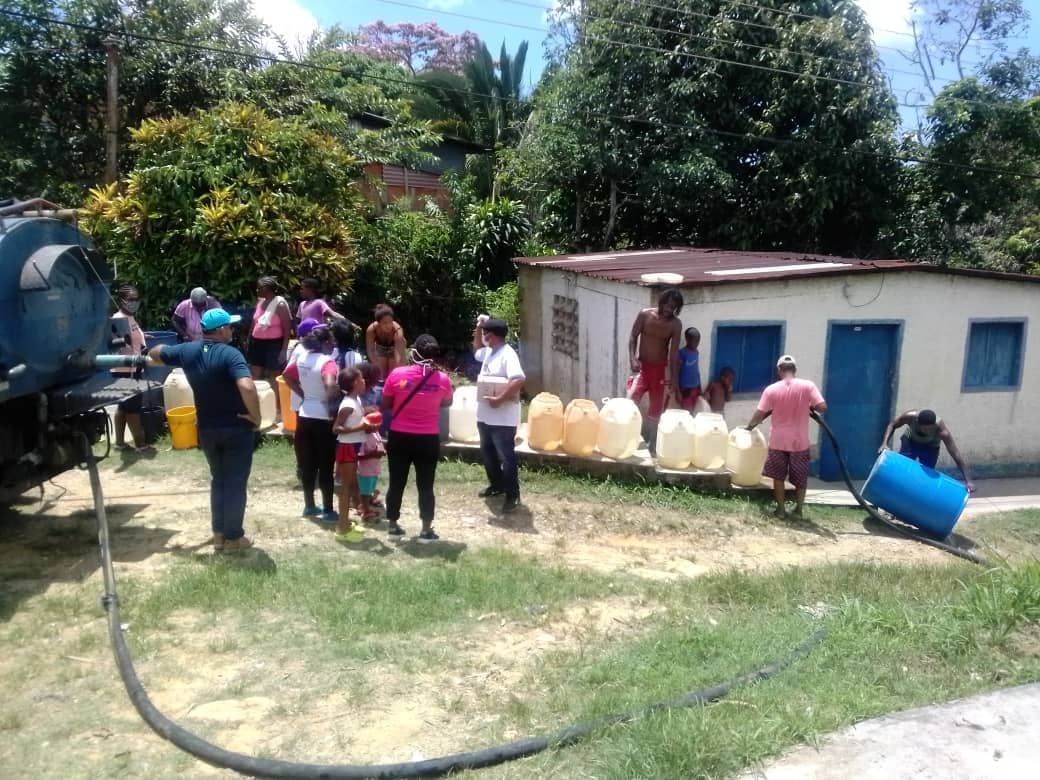 Distribución de agua potabilizada en Tacarigüita por parte de Afroamiga